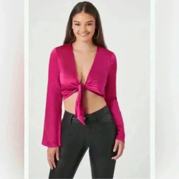 Tops - Women’s Hot Pink Bell Sleeve Crop Top Size Small